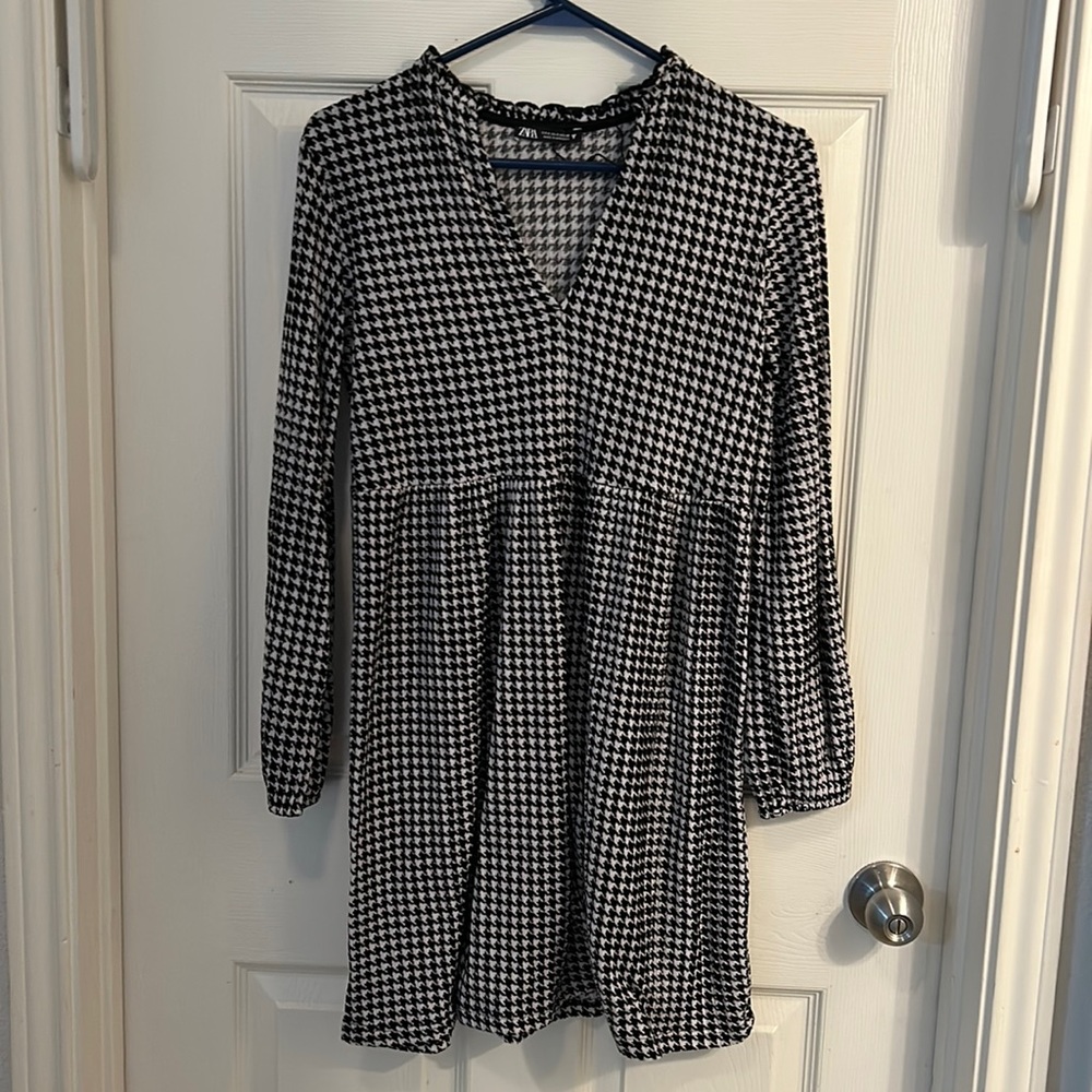 Zara Basics Women's long sleeve Black and White Shift Dress S